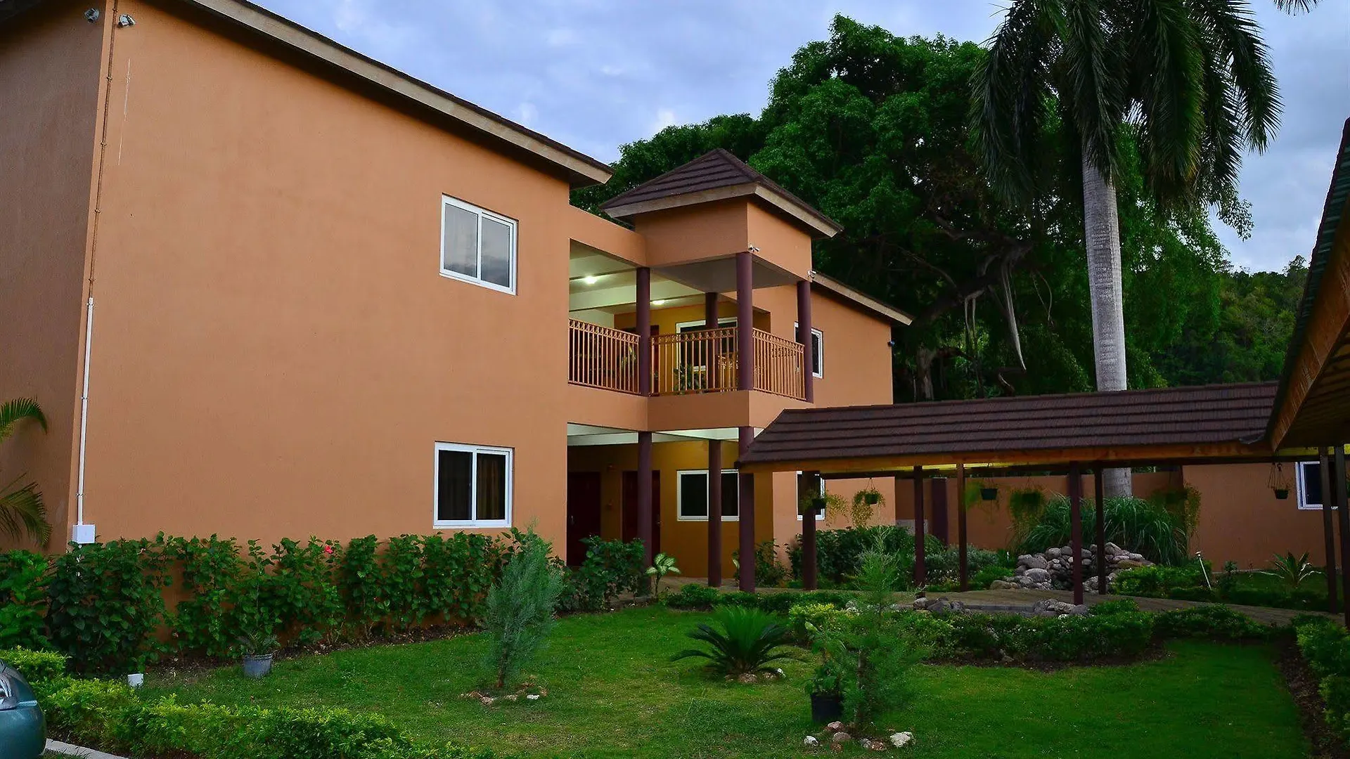 Donway, A Jamaican Style Village Montego Bay